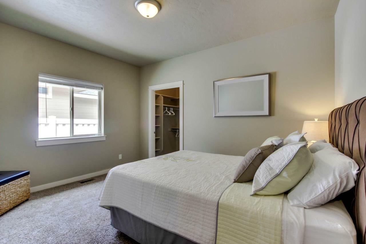 Holiday home Sunglow Townhouse