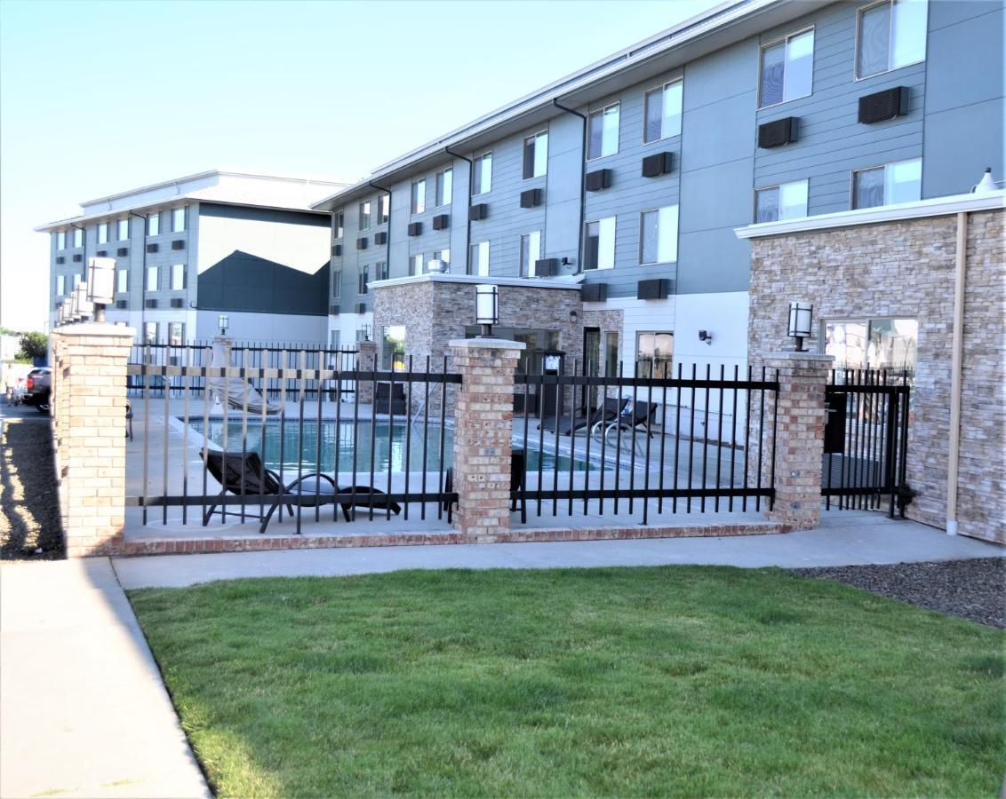 28 Airport, Ascend Collection