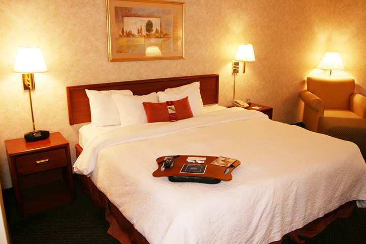 Hotel Hampton - Airport 3*
