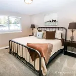 Howe Ct