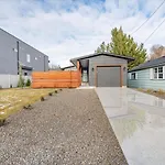 Mid Century Modern Boise-River Bungalow W/ Hot Tub
