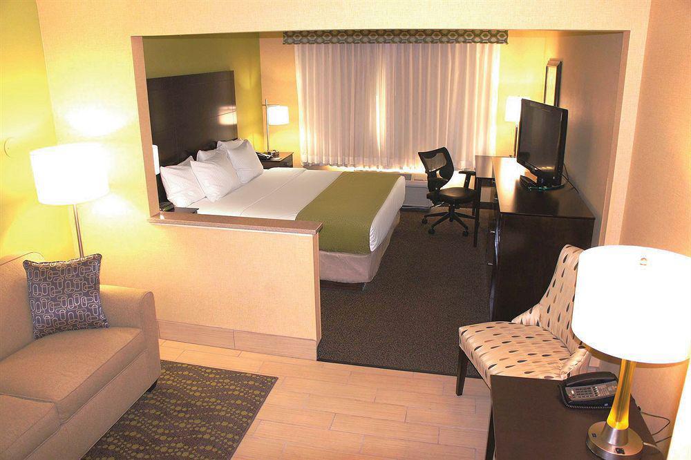 Hotel La Quinta By Wyndham Airport 3*