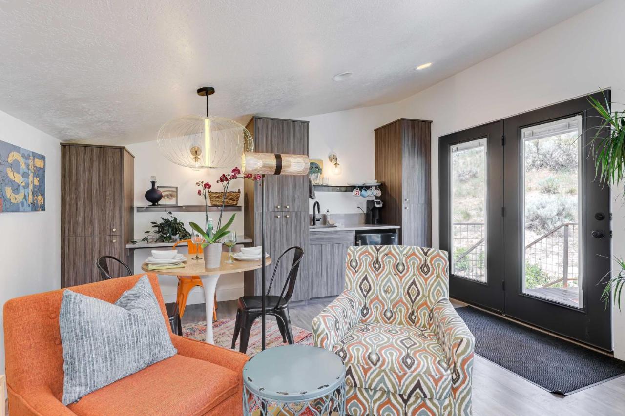Stylish And Modern With Foothills Views! Apartment *