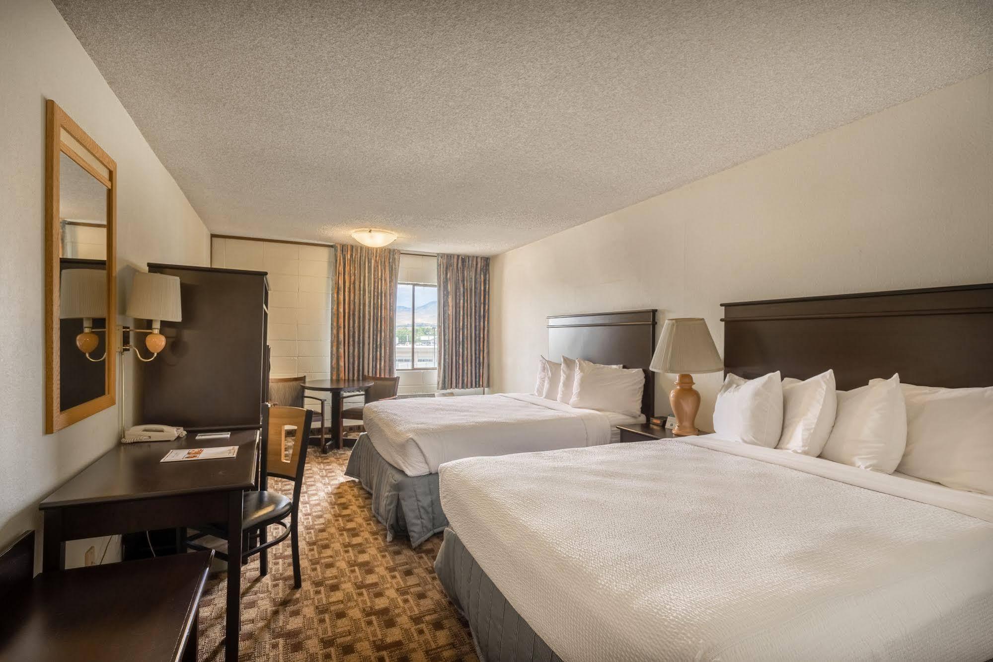 Cottonwood Riverside Downtown 3*