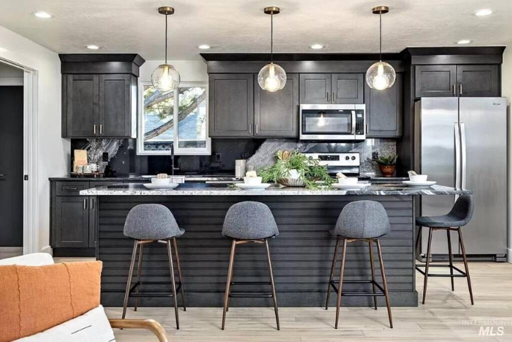 Mid Century Modern Boise-river W/ Hot Tub Boise