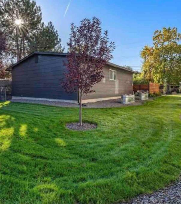Mid Century Modern Boise-river W/ Hot Tub Villa Boise