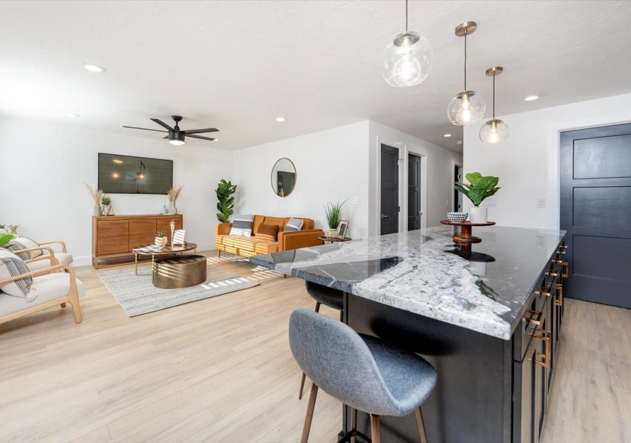 Mid Century Modern Boise-river W/ Hot Tub