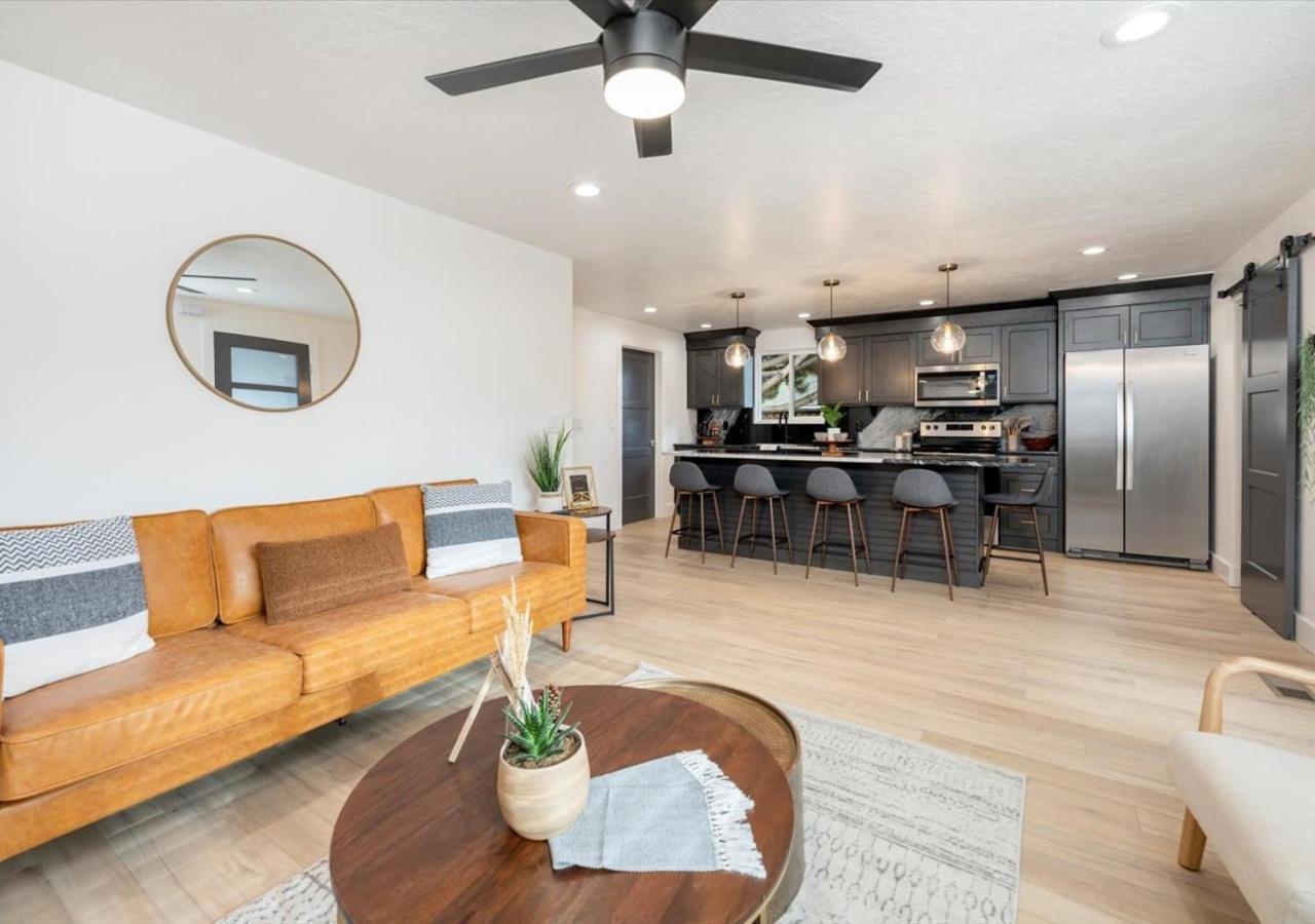 Mid Century Modern Boise-river W/ Hot Tub Villa