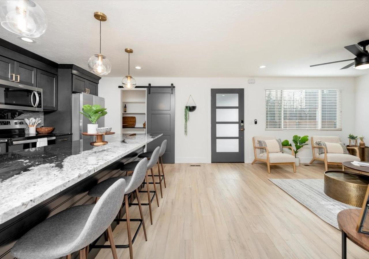 Mid Century Modern Boise-river W/ Hot Tub *