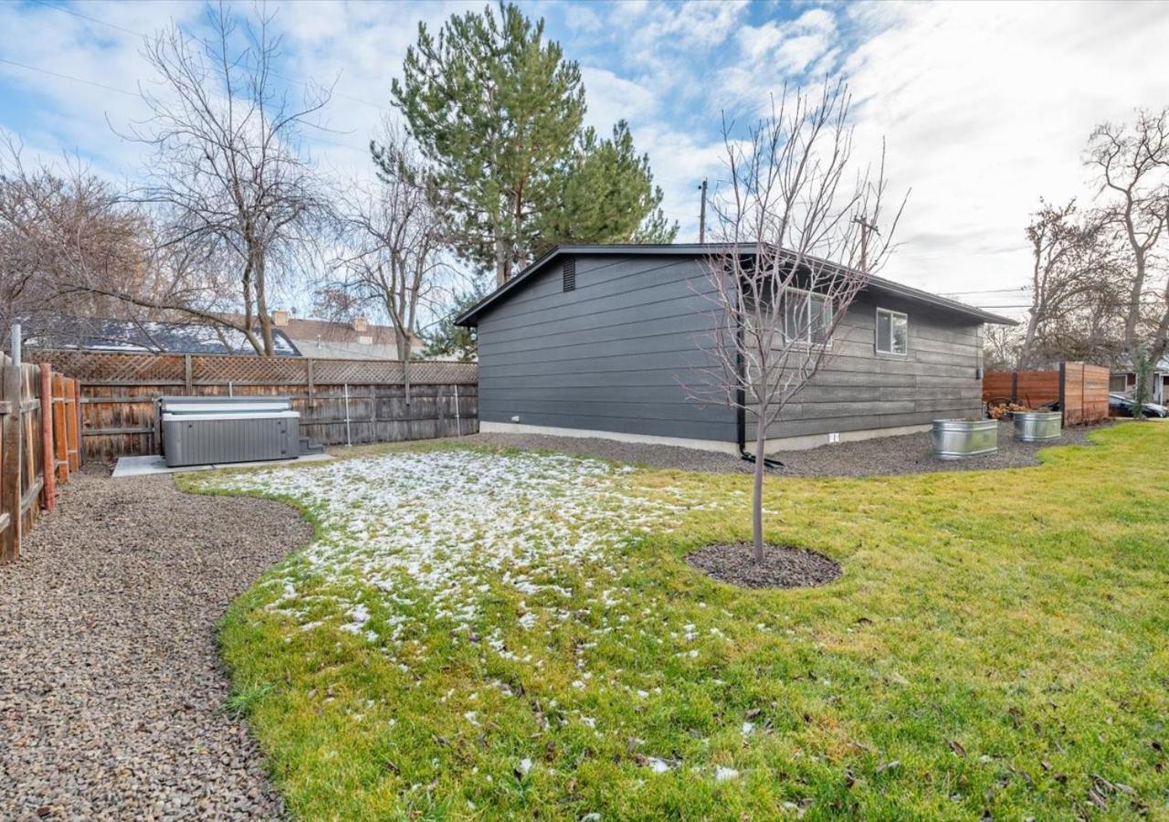 Mid Century Modern Boise-river W/ Hot Tub