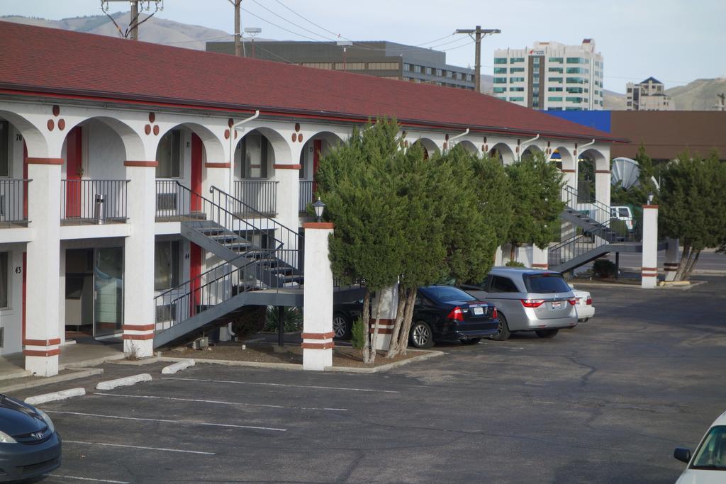 - Motel