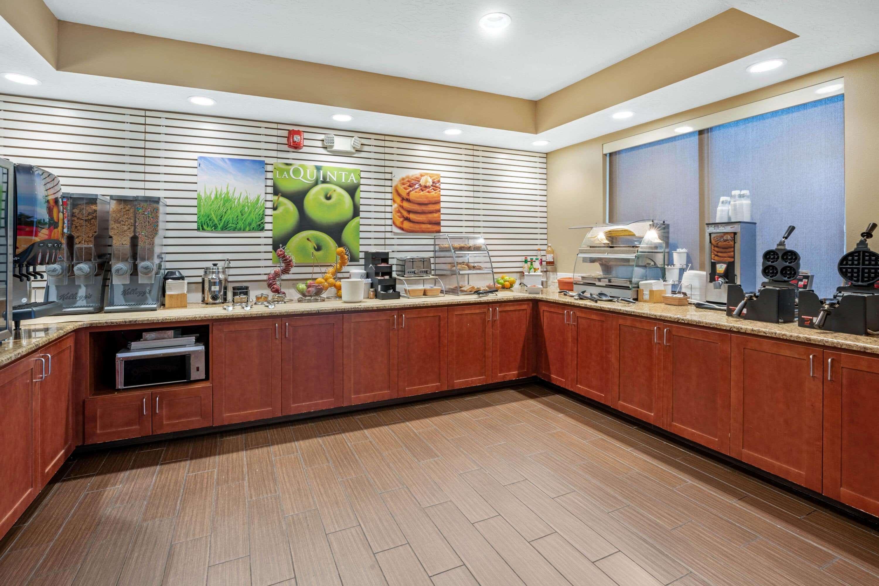 Hotel La Quinta By Wyndham Airport 3*