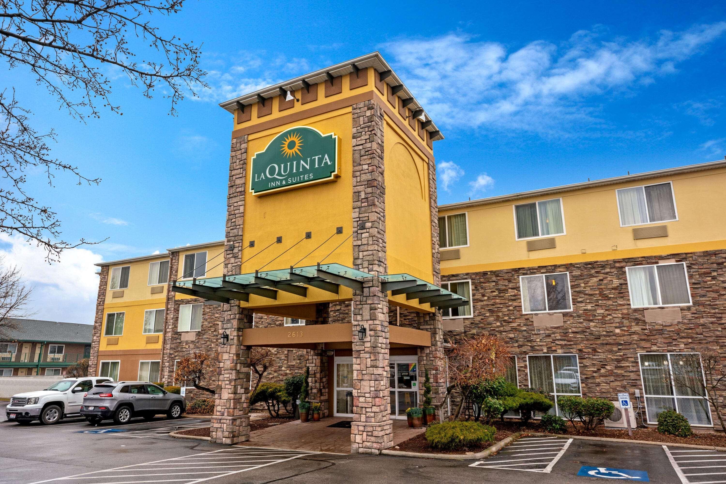 La Quinta By Wyndham Airport Hotel