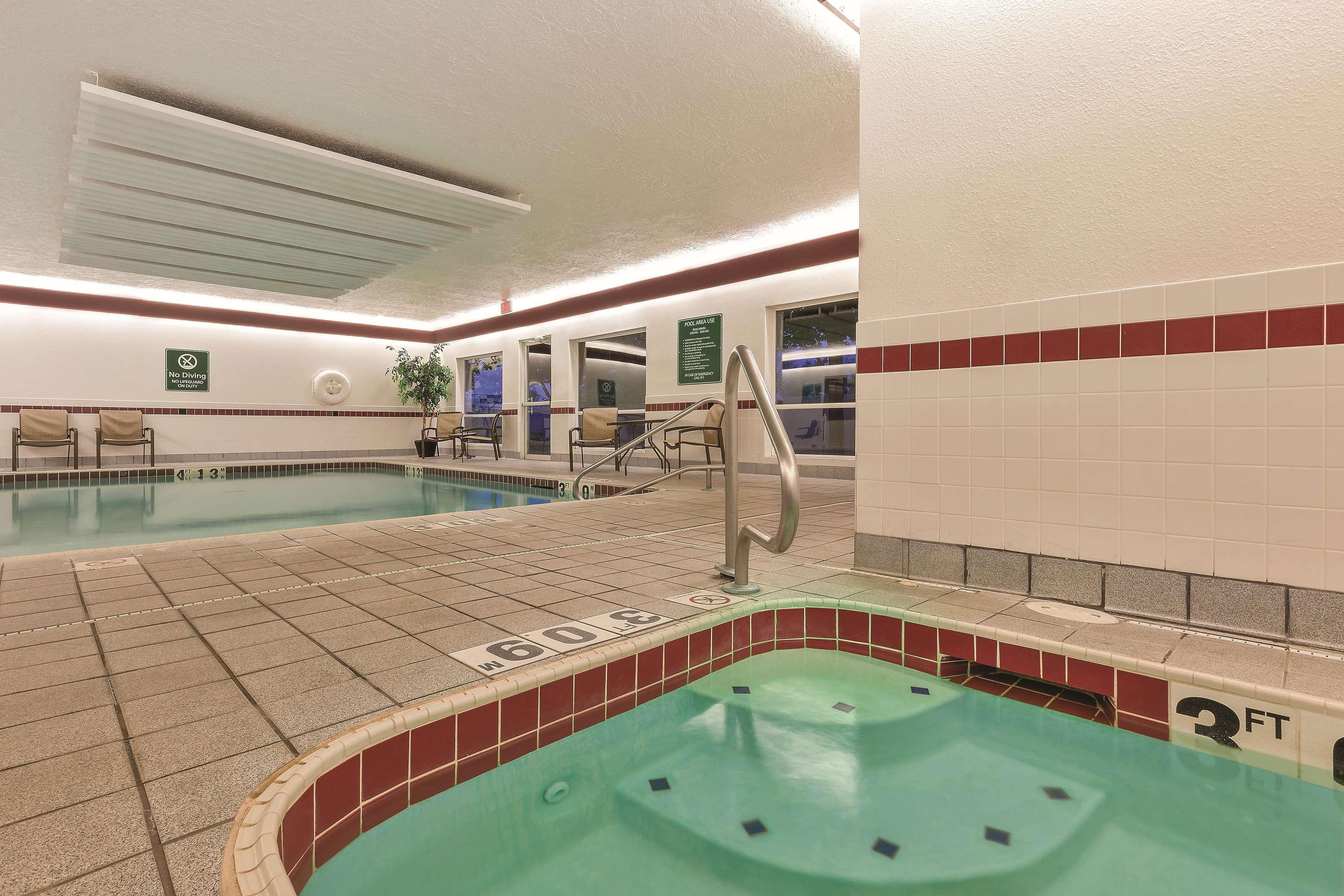 Hotel La Quinta By Wyndham Airport 3*