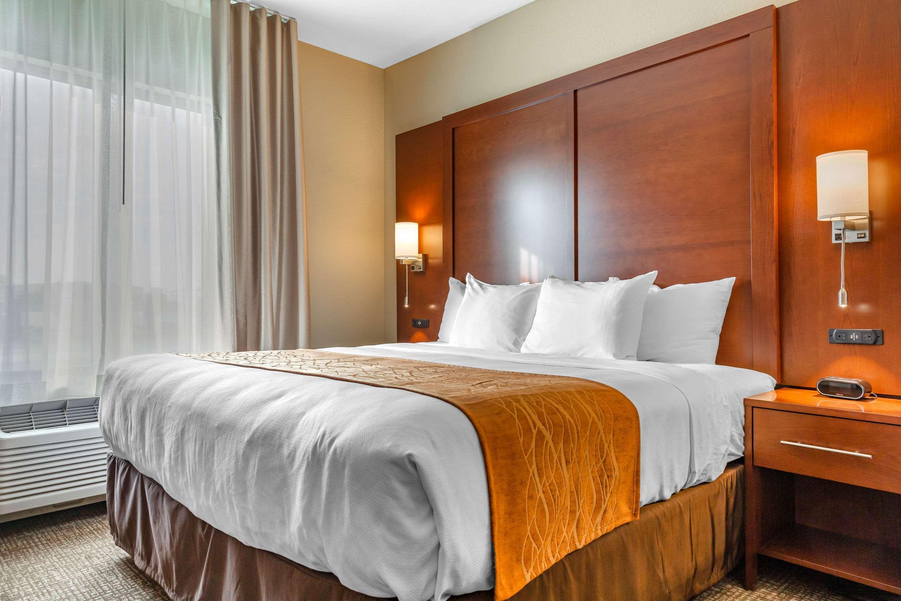 Hotel Comfort & Airport 3*
