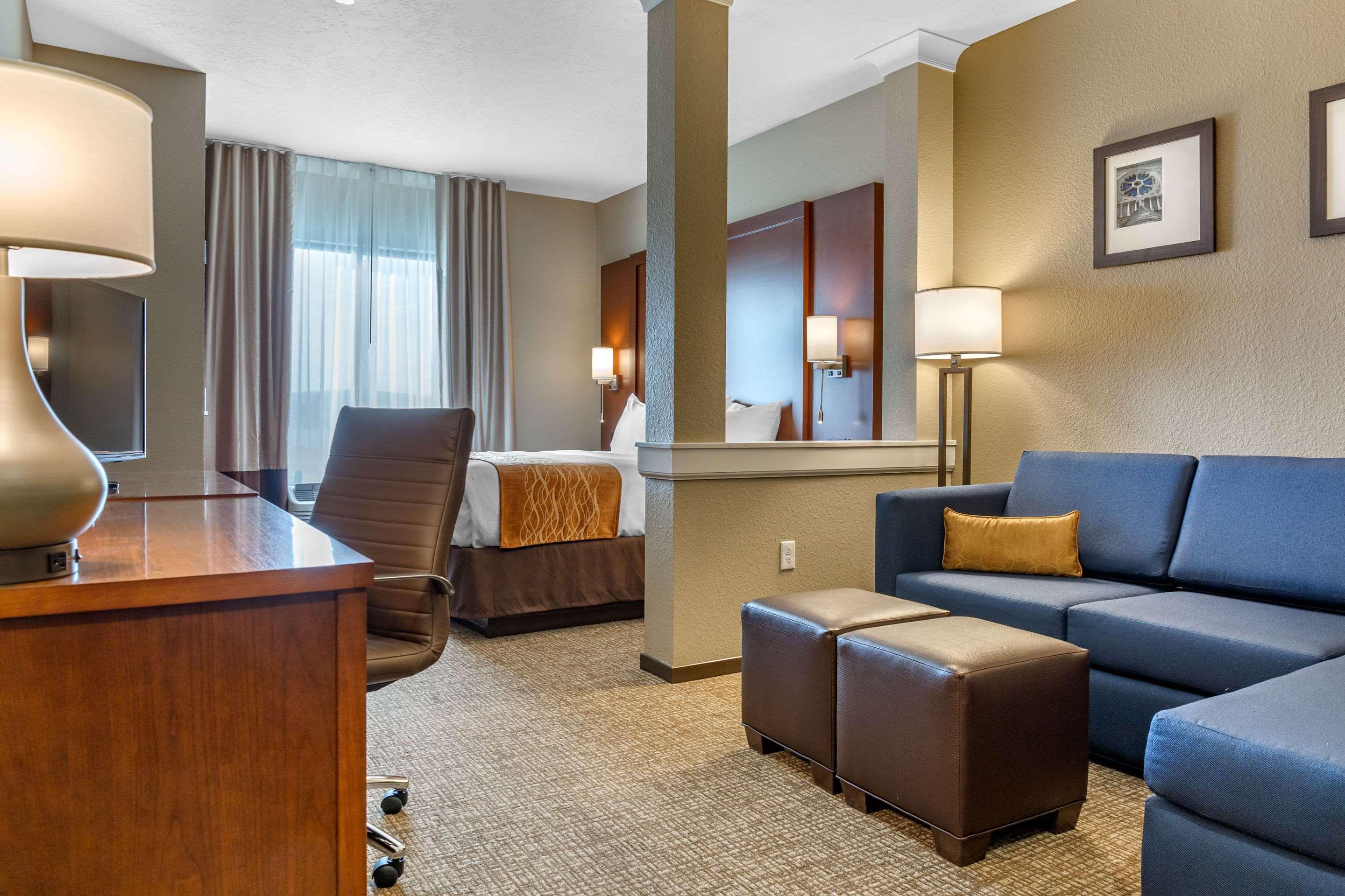 Hotel Comfort & Airport 3*