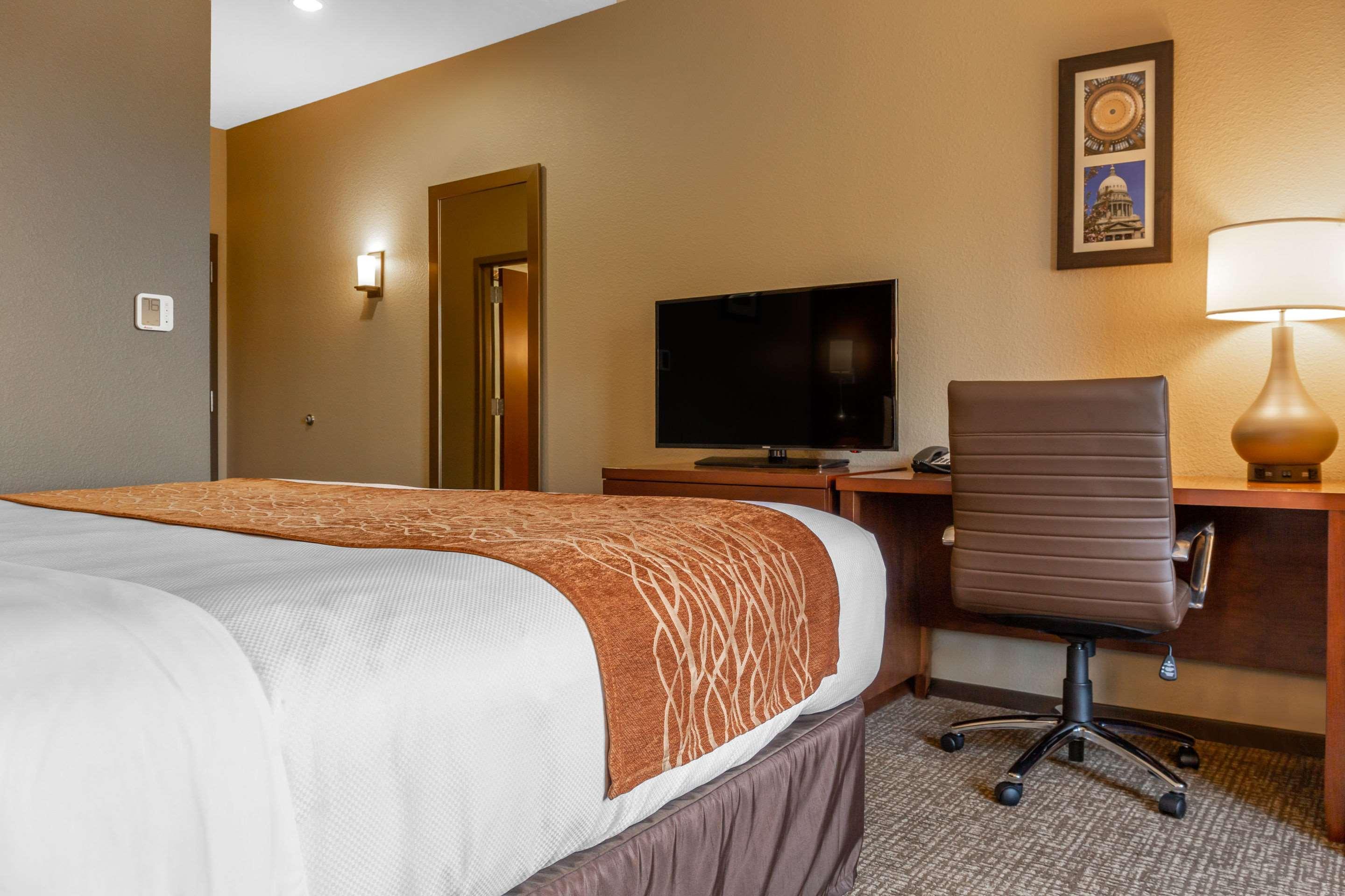 Hotel Comfort & Airport 3*