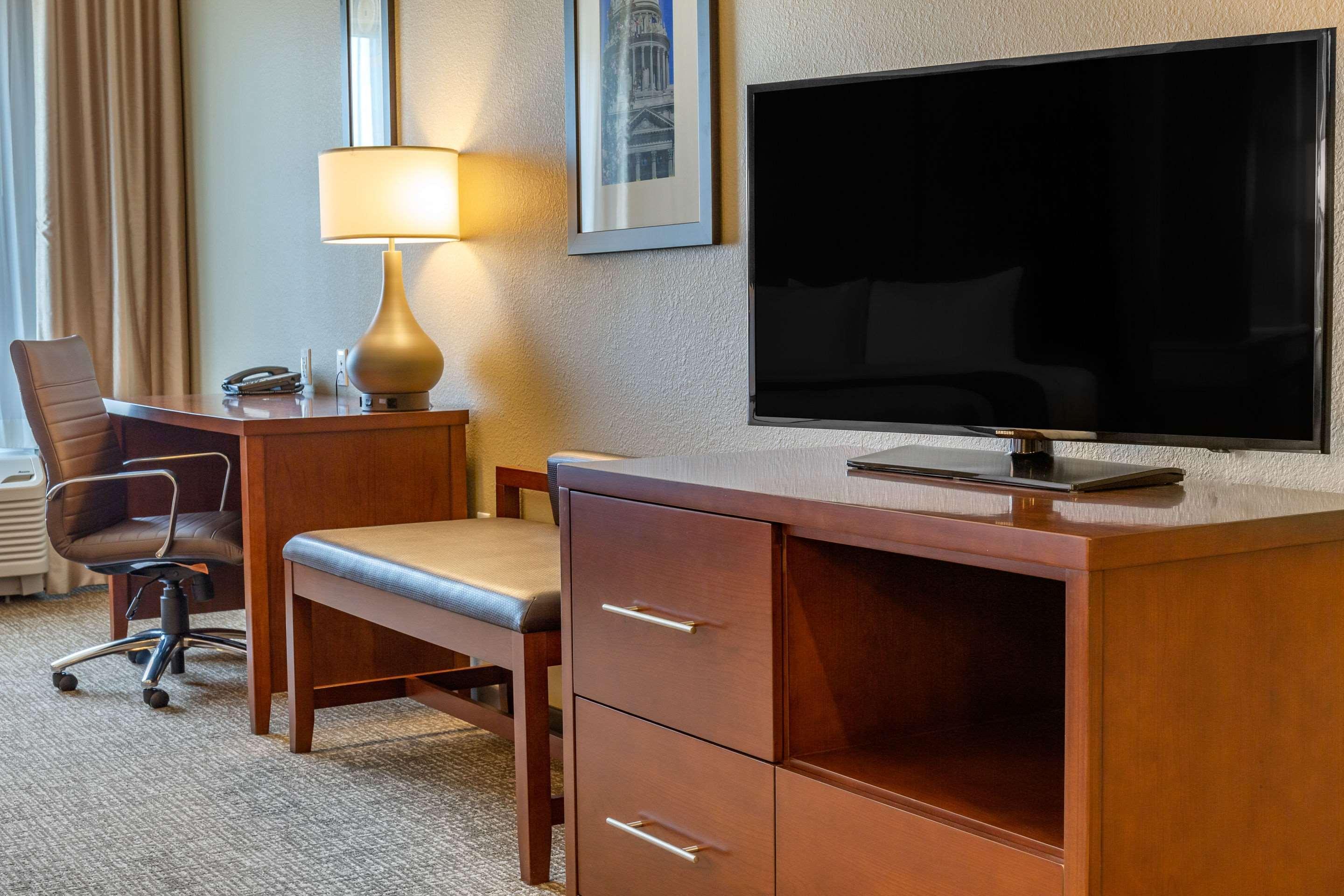 Comfort & Airport Hotel 3*