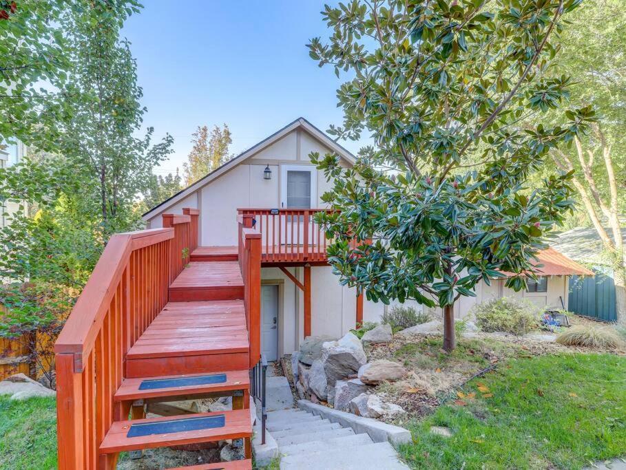 Private Loft With Trail Access To Foothills *
