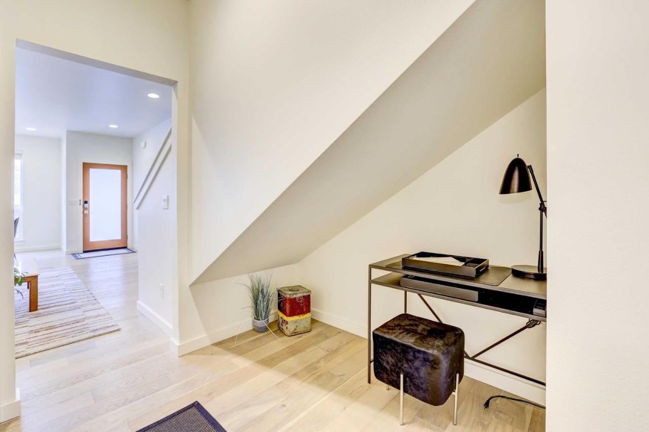 Beautiful Townhome - Steps To Downtown Boise! *