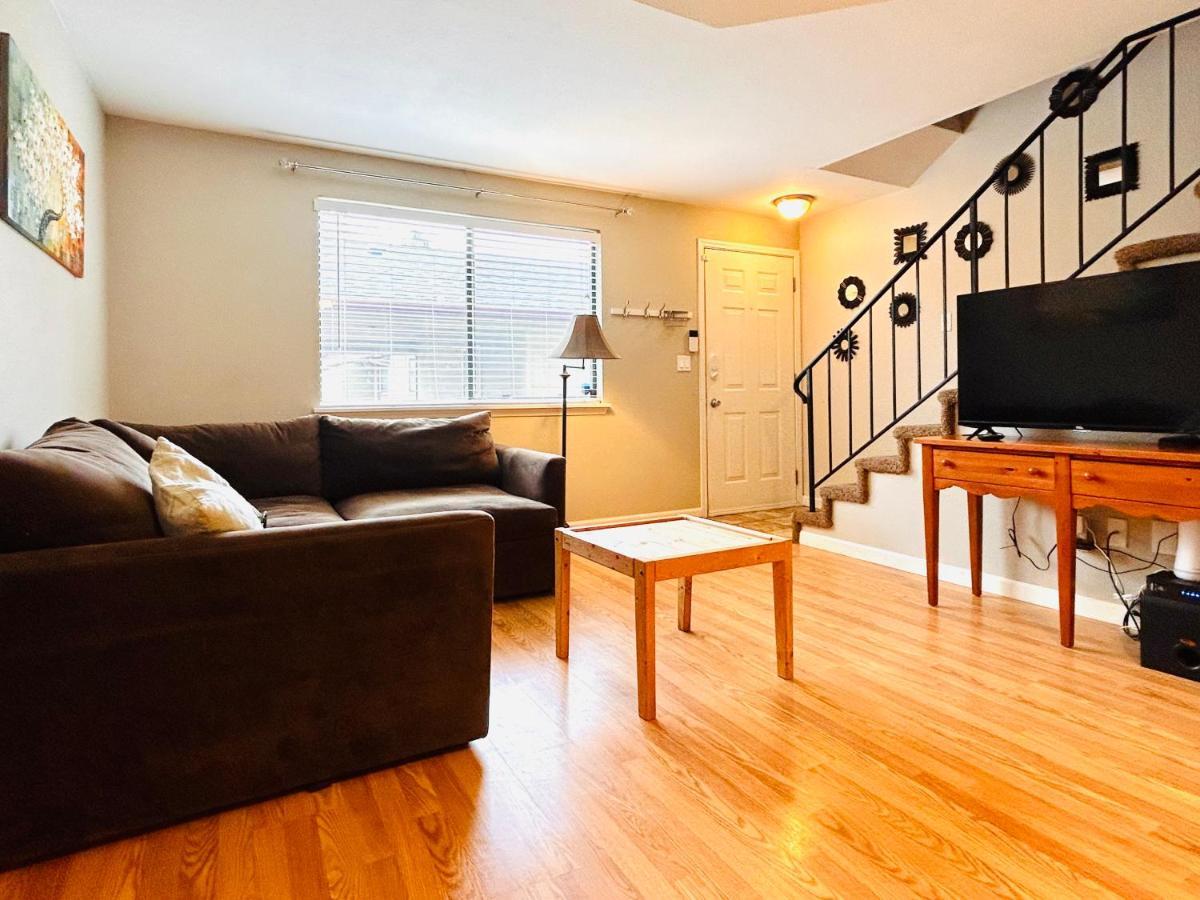 Luxe On Penn: Family-friendly Urban Retreat With Toddler Amenities Apartment