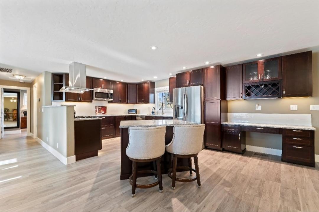 The Haven - Spacious Custom In Holiday home