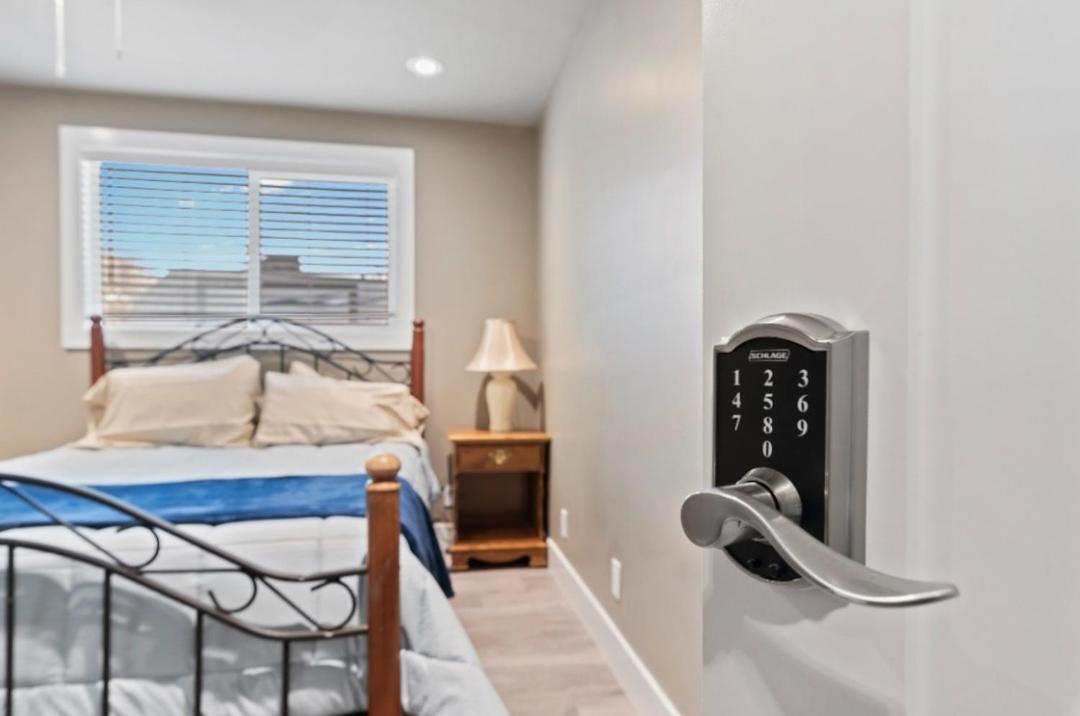 The Haven - Spacious Custom In Holiday home