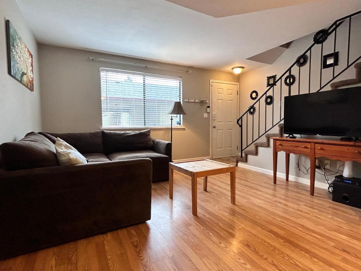 Luxe On Penn: Family-friendly Urban Retreat With Toddler Amenities