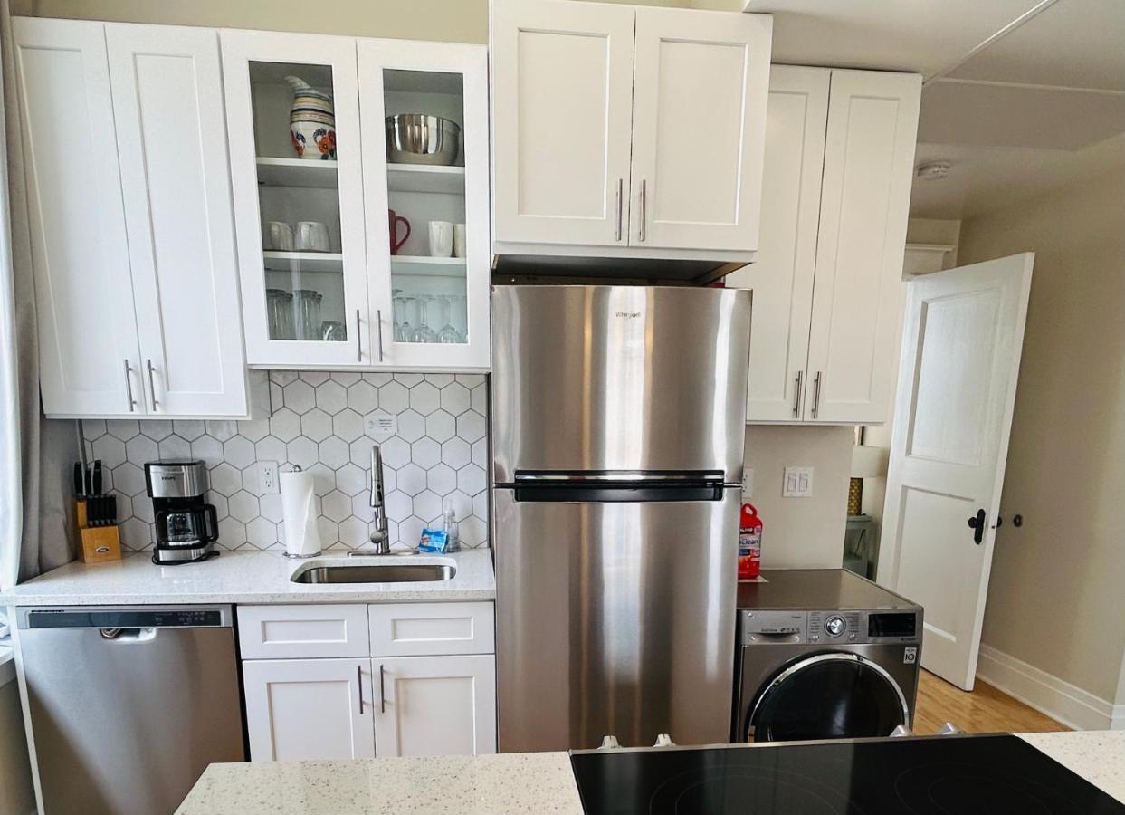 Downtown Digs: Urban Views & Posh Amenities Apartment