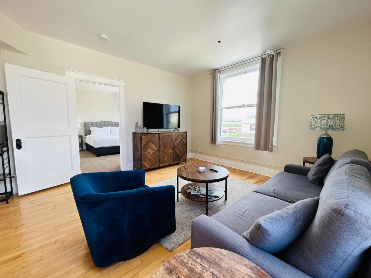 Downtown Digs: Urban Views & Posh Amenities Boise