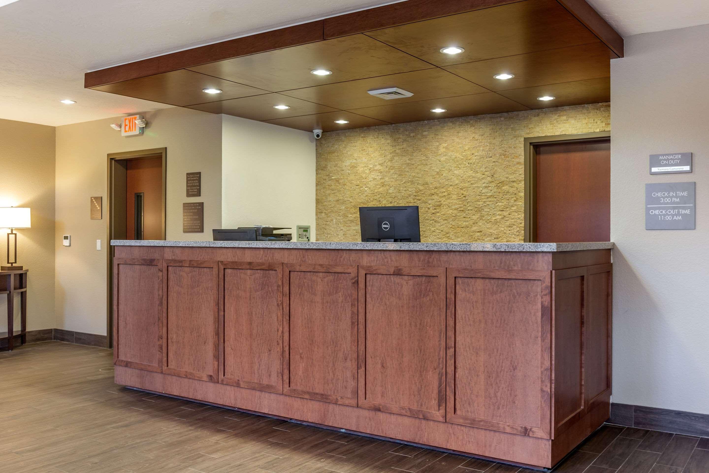 Comfort & Airport Hotel