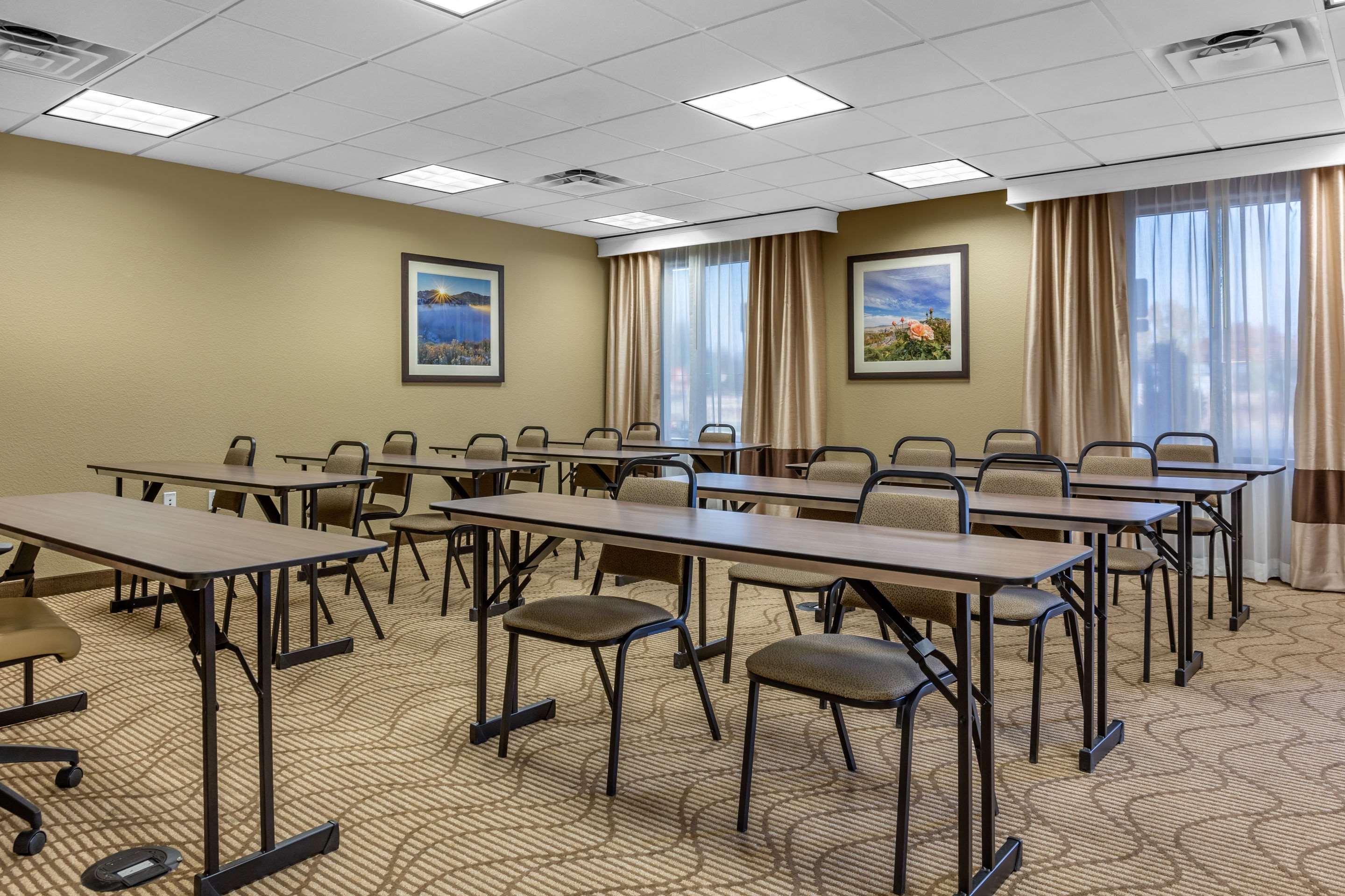 Hotel Comfort & Airport