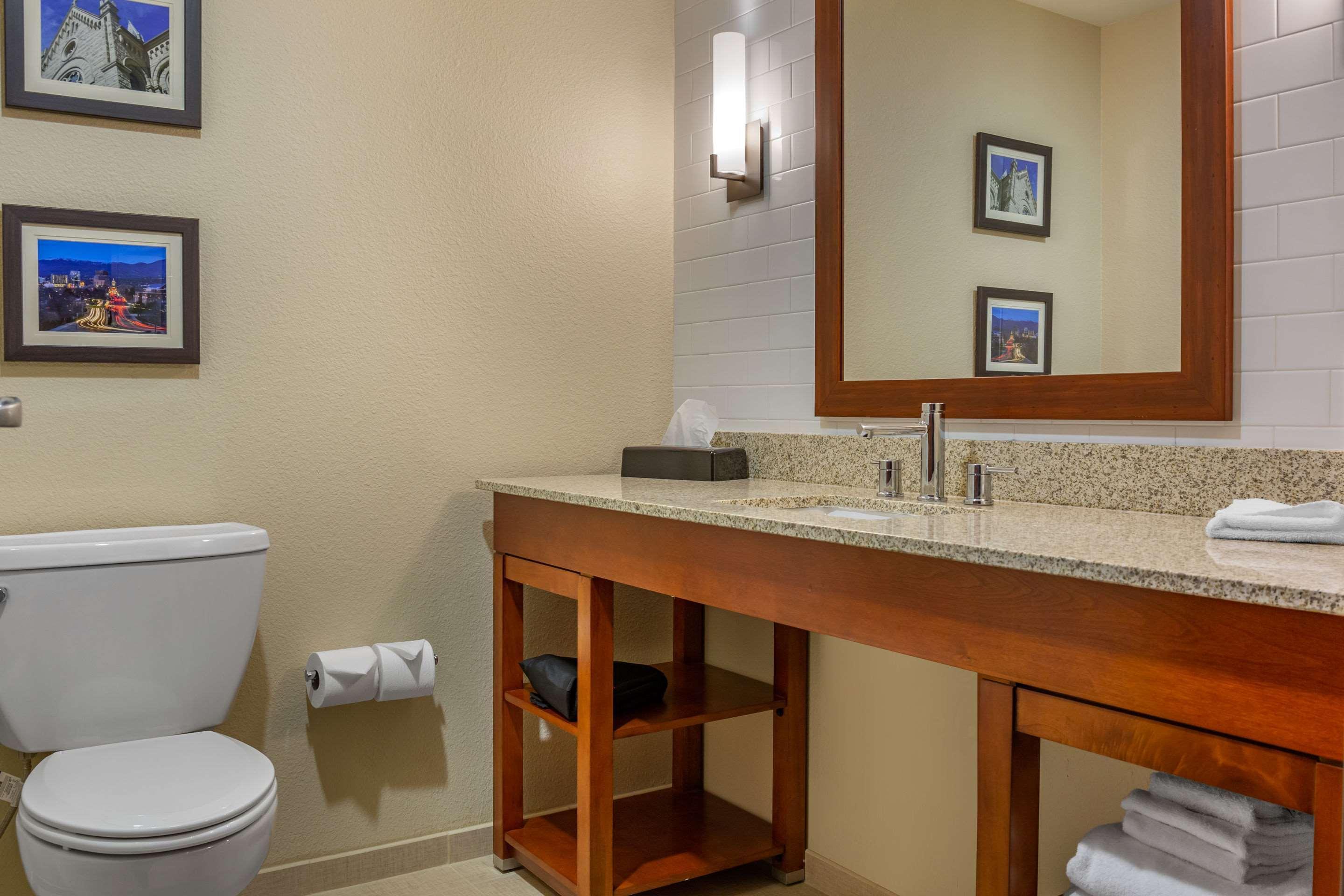 Hotel Comfort & Airport