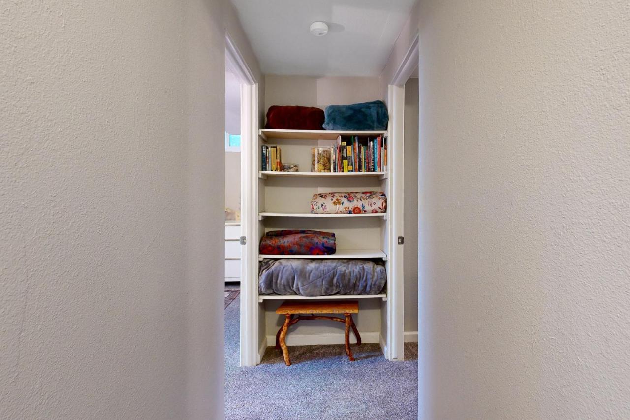 Artsy Bench Abode Holiday home
