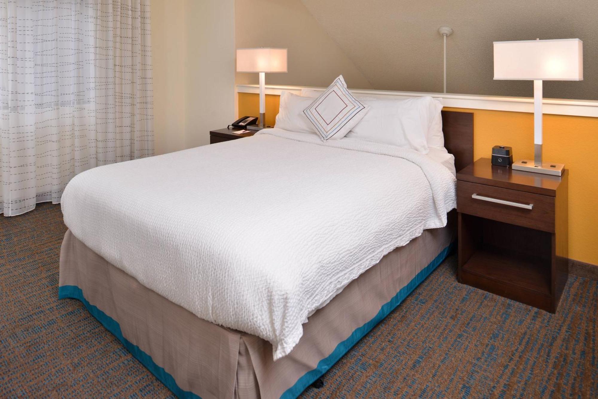 By Marriott Downtown/university Hotel