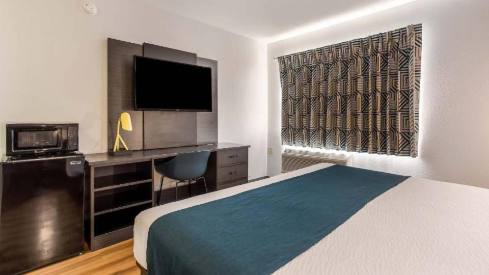 6 Hotel 2*