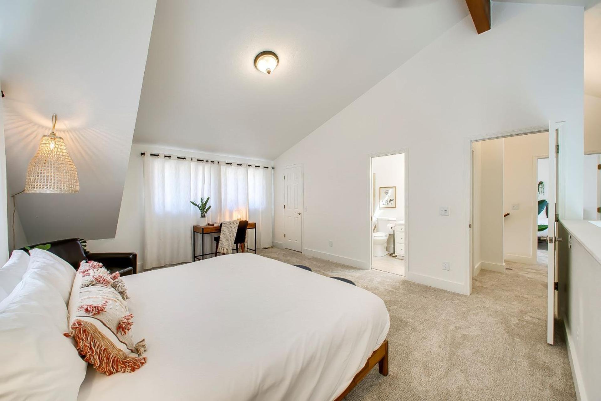 At The Elm Grove Elegance Irene! Holiday home