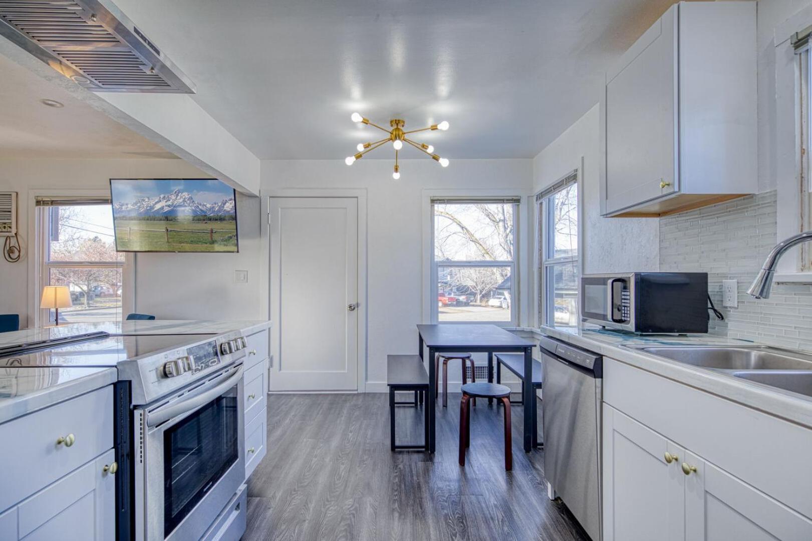 Apartment New Downtown On Bsu Campus 3 Beds Sleeps 6 Boise
