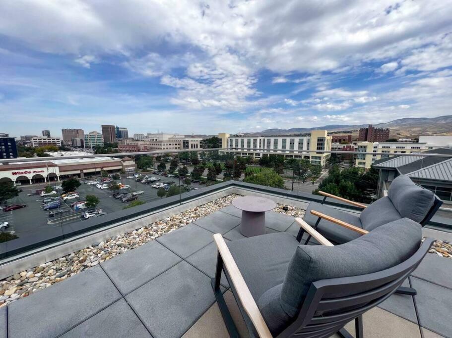 Apartment Iconic Nike & Romantic Canopy Glow Boise