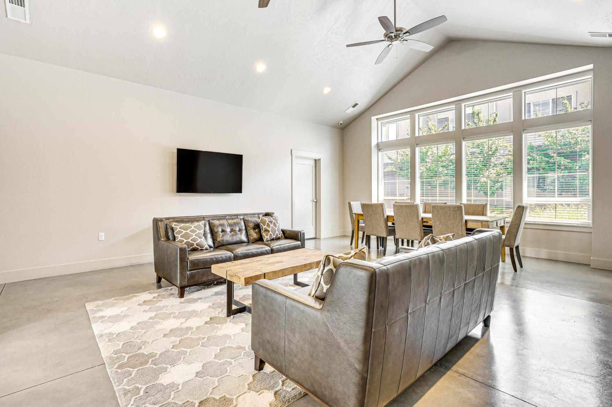 Spacious Townhome About 5 Mi To Downtown Boise