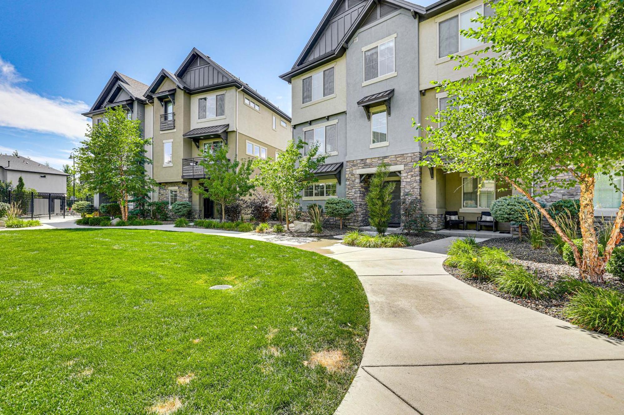 Spacious Townhome About 5 Mi To Downtown Holiday home *