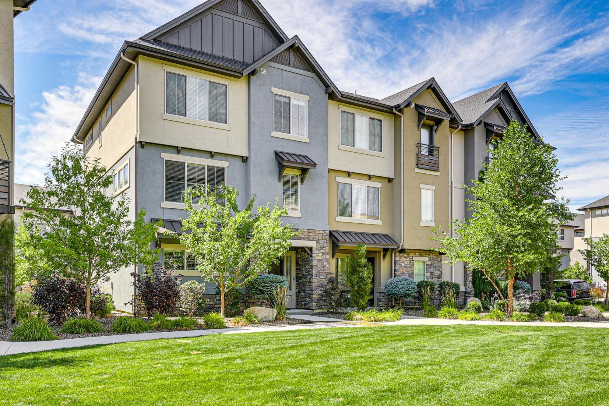 Spacious Townhome About 5 Mi To Downtown Holiday home