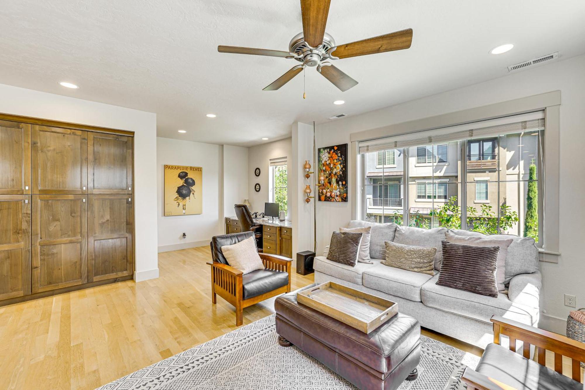 Spacious Townhome About 5 Mi To Downtown