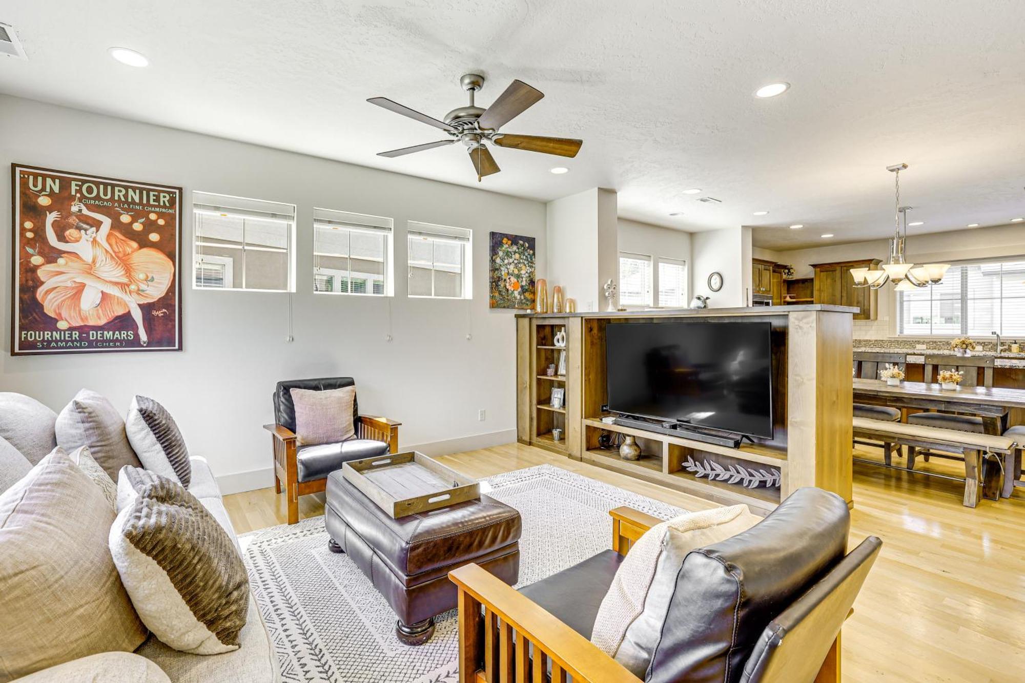 Spacious Townhome About 5 Mi To Downtown