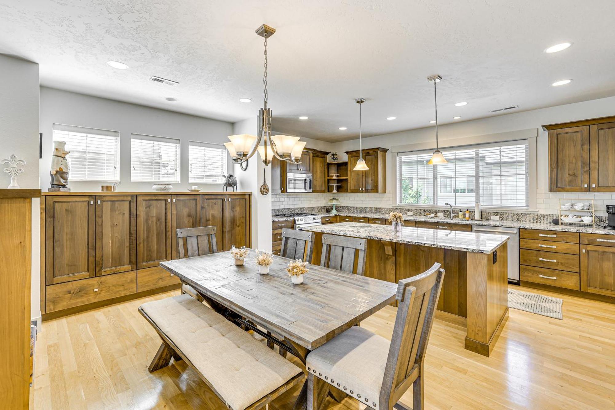 Spacious Townhome About 5 Mi To Downtown Holiday home