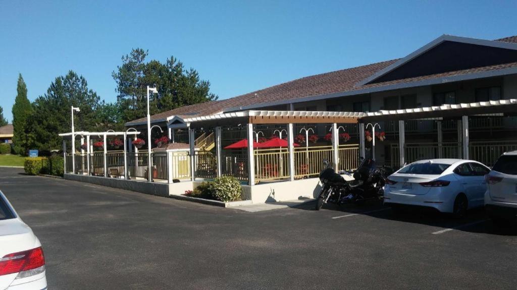 Airport Hotel 3*