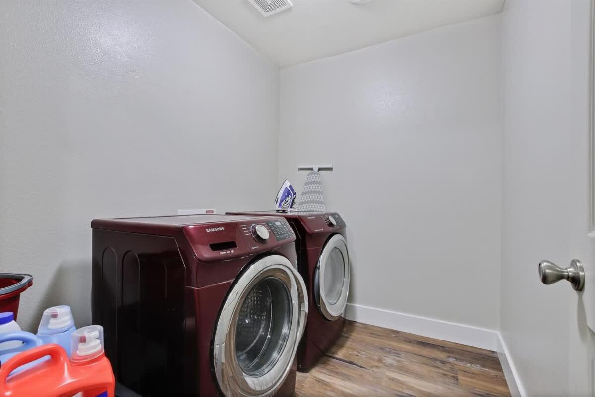 Newly Remodeled Private Sleeps 16