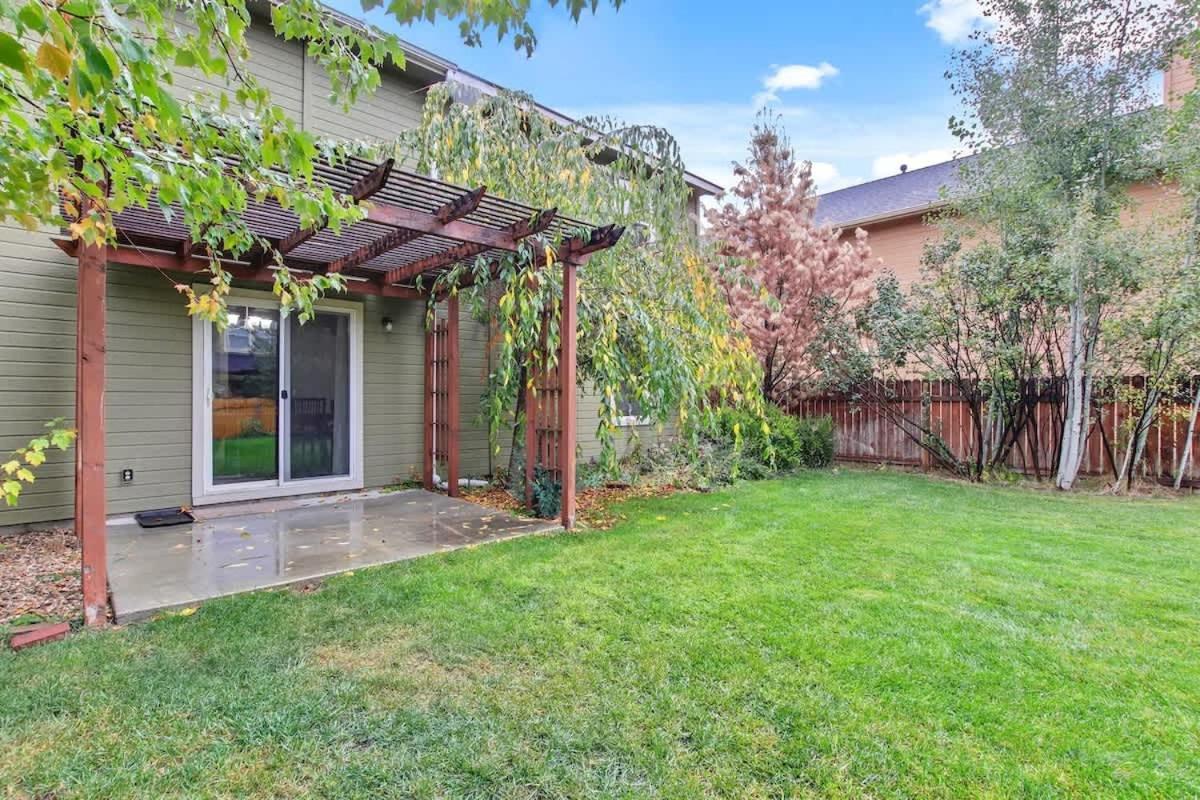 Newly Remodeled Private Sleeps 16 Holiday home *