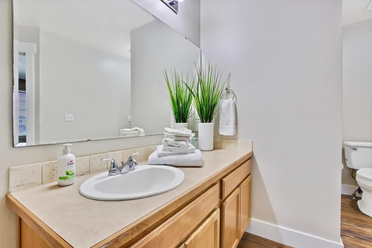 Newly Remodeled Private Sleeps 16 *