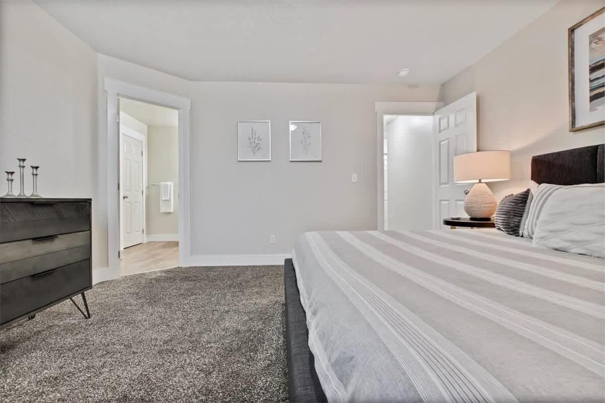 Newly Remodeled Private Sleeps 16 Holiday home *
